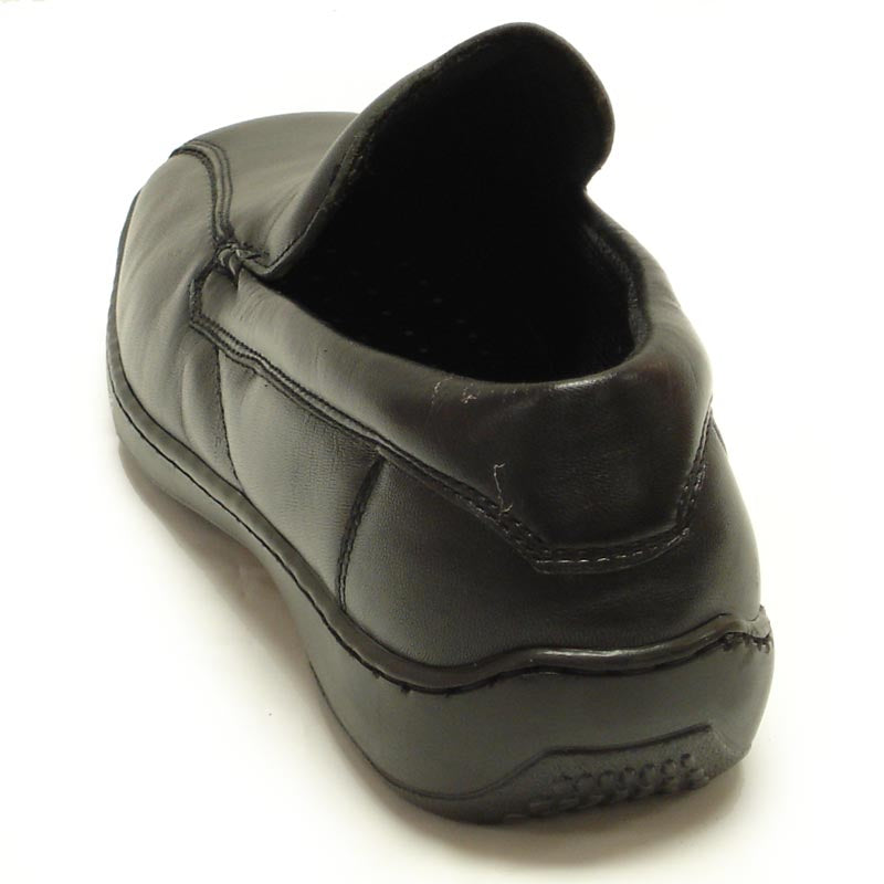 The Pinoso's P-5591 Jacobo Black Leather Slip-On Loafer for men features nappa leather and stitching details, offering handcrafted comfort. Made in Spain. Shown on a white background.