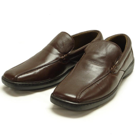 A pair of Pinoso's P-5591 Jacobo brown leather slip-on loafers, made in Spain, with black soles are placed side by side on a white background.