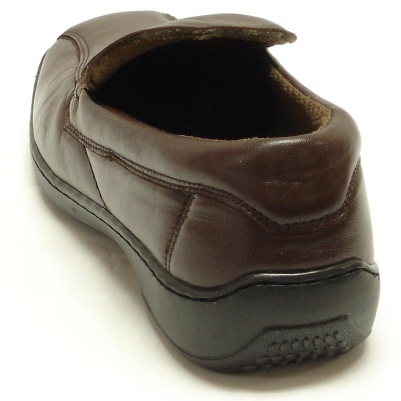 A pair of Pinoso's P-5591 Jacobo brown leather slip-on loafers, made in Spain, with black soles are placed side by side on a white background.