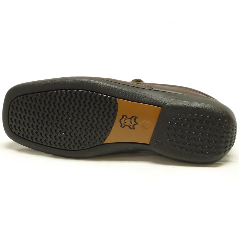 A pair of Pinoso's P-5591 Jacobo brown leather slip-on loafers, made in Spain, with black soles are placed side by side on a white background.