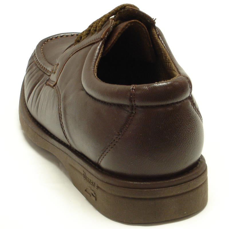 The Pinoso's P-5605-668 brown leather lace-up men's shoes, crafted in Spain with stitched detailing, are shown on a white background.