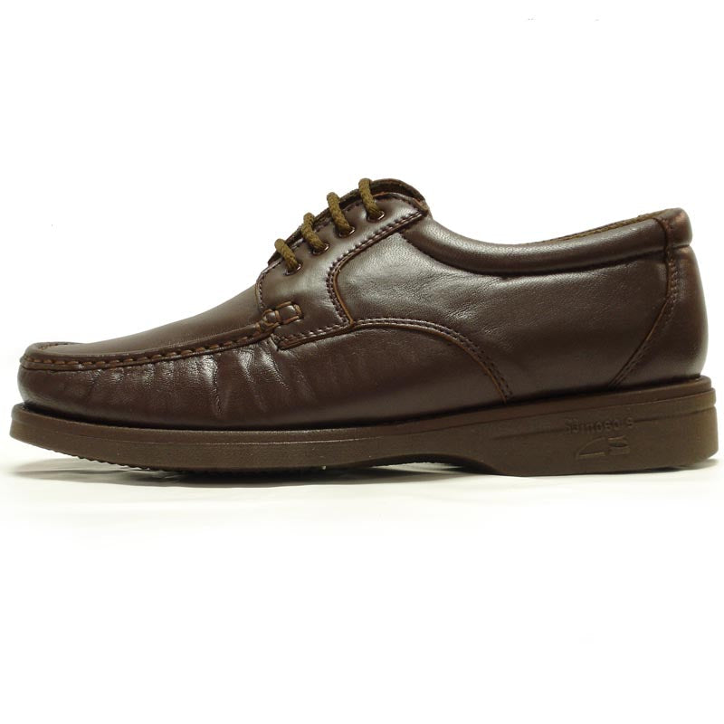 The Pinoso's P-5605-668 brown leather lace-up men's shoes, crafted in Spain with stitched detailing, are shown on a white background.