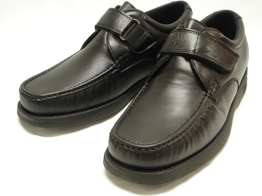 The Pinoso's P-5660-668 men’s shoes feature black leather and Velcro straps, made in Spain, shown on a white background.