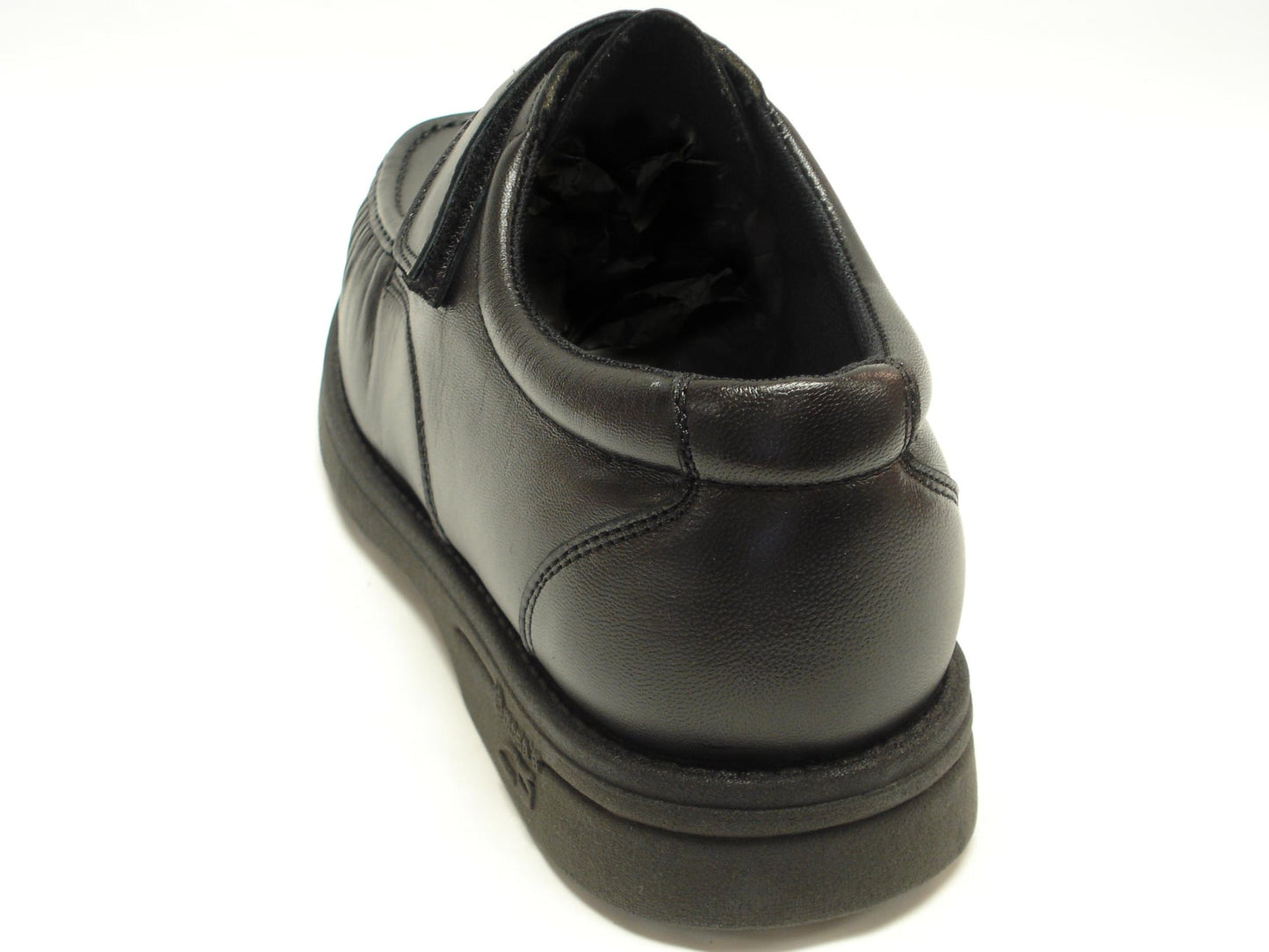 The Pinoso's P-5660-668 men’s shoes feature black leather and Velcro straps, made in Spain, shown on a white background.