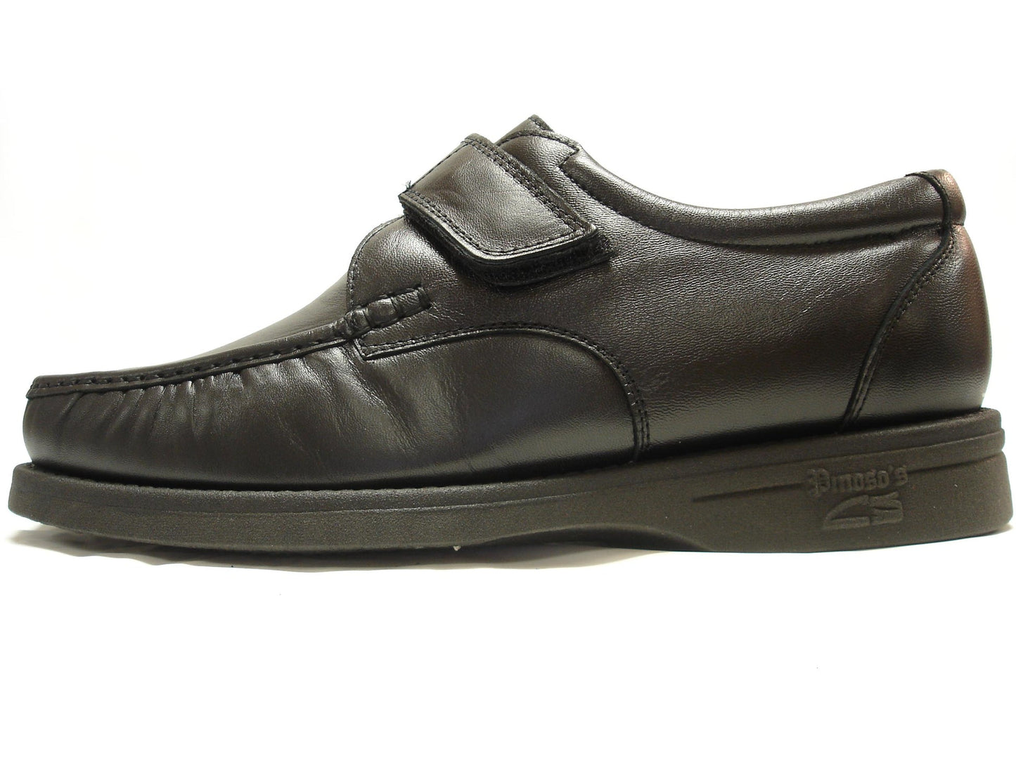 The Pinoso's P-5660-668 men’s shoes feature black leather and Velcro straps, made in Spain, shown on a white background.