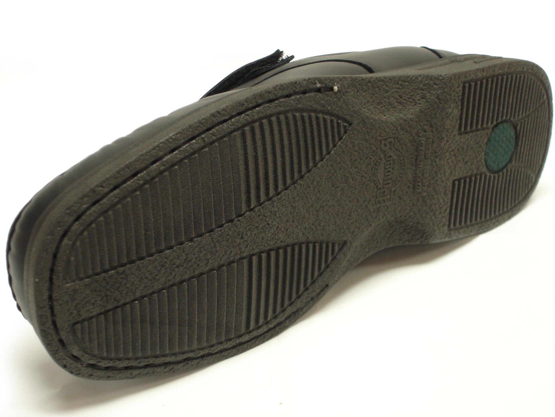 The Pinoso's P-5660-668 men’s shoes feature black leather and Velcro straps, made in Spain, shown on a white background.