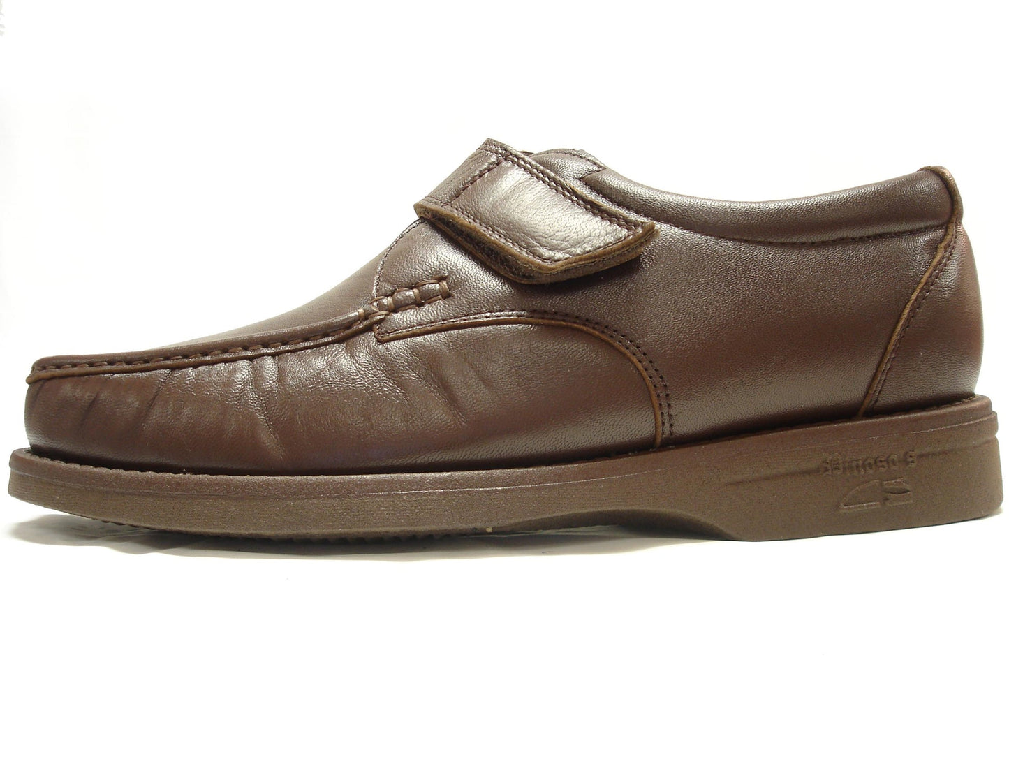 Pinoso's P-5660-668 men's velcro shoes in brown leather, handcrafted in Spain with thick soles, are shown on a white background.