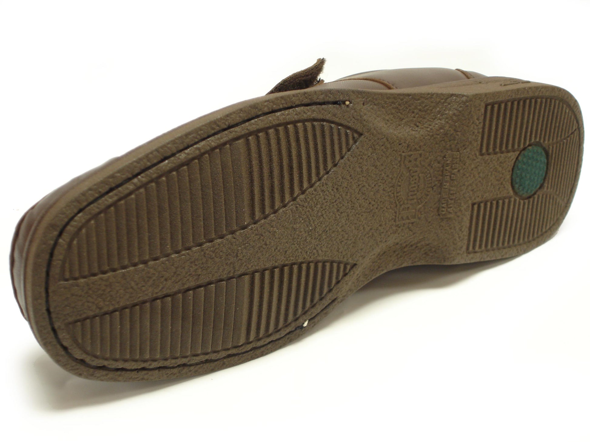 Pinoso's P-5660-668 men's velcro shoes in brown leather, handcrafted in Spain with thick soles, are shown on a white background.