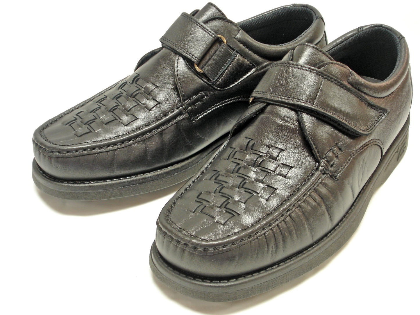 The Pinoso's P-5660-P41 men's shoes feature black Nappa leather, woven front detailing, and convenient velcro straps. Made in Spain.