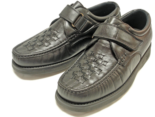 The Pinoso's P-5660-P41 men's shoes feature black Nappa leather, woven front detailing, and convenient velcro straps. Made in Spain.