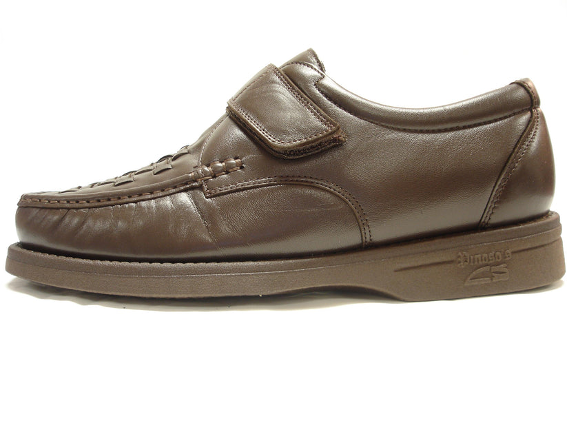The Pinoso's P-5660-P41 men's shoes, made in Spain from brown leather, feature woven toe detailing and secure Velcro straps.