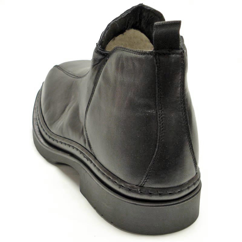 The P-5692 Belka Black Leather Boot by Pinoso's features side zippers, pull tabs, and thick rubber soles—handcrafted in Spain for men who appreciate comfort and style. Shown on a white background.
