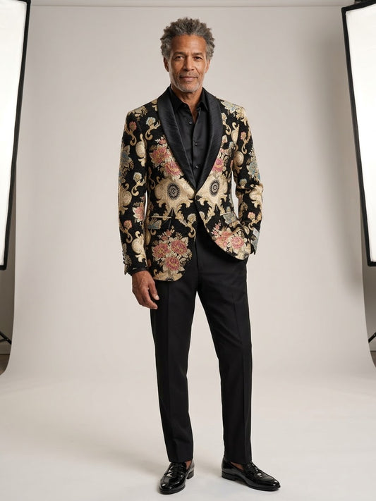 A man stands in a studio wearing EJ SAMUEL Jacket 13 Size 34 (Extra Small), black shirt, and black pants under softbox lights. Final sale—no exchanges or returns.