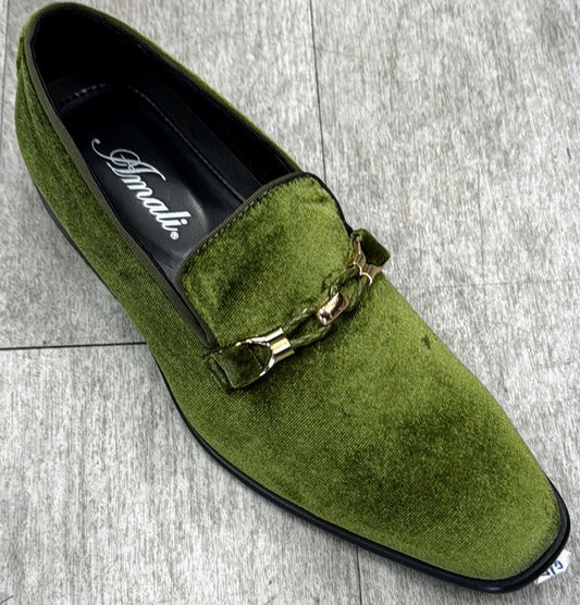 The Exclusive Formal Dress Shoe Green ALLER from UNIQUE DESIGN MENSWEAR, featuring a green velvet design with a gold chain detail, rests on a light gray tiled floor, showcasing the elegance of genuine Italian leather craftsmanship.
