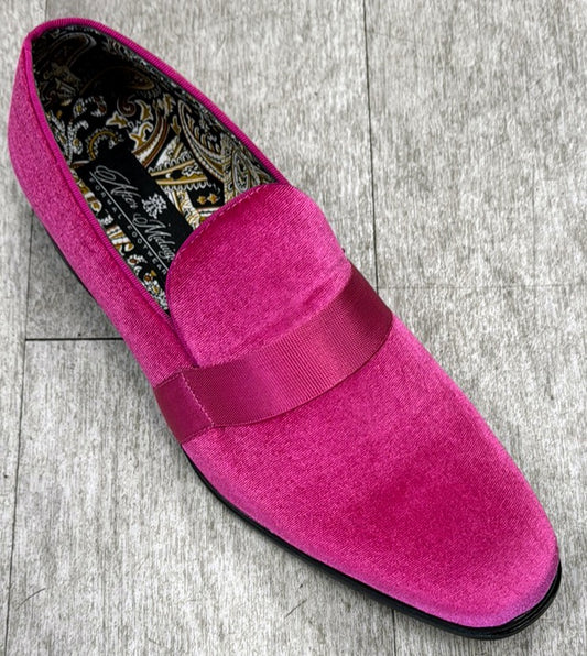 The Exclusive Formal Dress Shoe Dark Pink 7021 from UNIQUE DESIGN MENSWEAR is a genuine leather loafer in pink velvet, adorned with a decorative ribbon. It features a patterned interior and is displayed on a gray wooden surface.