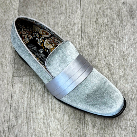 Exclusive Formal Dress Shoe Silver 7021 by UNIQUE DESIGN MENSWEAR, featuring a shimmering strap and intricately patterned interior, resting on a wooden floor and showcasing the timeless elegance of Italian craftsmanship.
