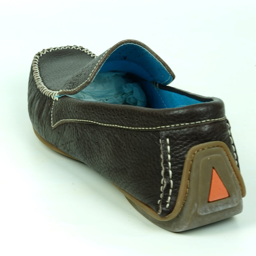 A single FI-4001 Brown Fiesso By Aurelio Garcia loafer by Fiesso is displayed from a side angle on a white background, featuring black slip-on leather with white stitching, blue inner lining, a brown sole, and a cushioned insole for added comfort.