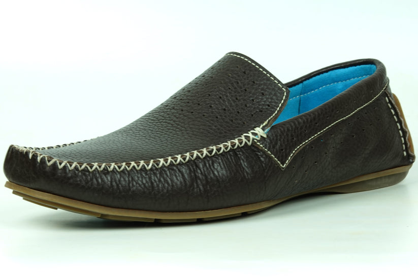 A single FI-4001 Brown Fiesso By Aurelio Garcia loafer by Fiesso is displayed from a side angle on a white background, featuring black slip-on leather with white stitching, blue inner lining, a brown sole, and a cushioned insole for added comfort.