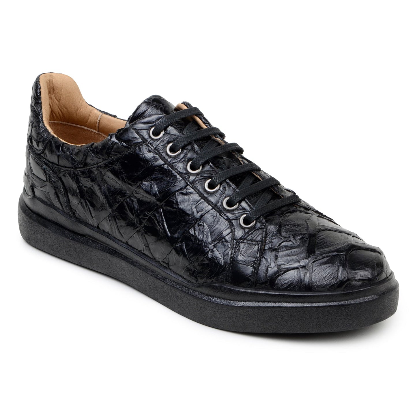 The BELVEDERE Kingstone BR02 is a black low-top lace-up sneaker featuring a genuine pirarucu leather upper with a textured, glossy, crinkled finish, black laces, and a black sole, shown in side profile.