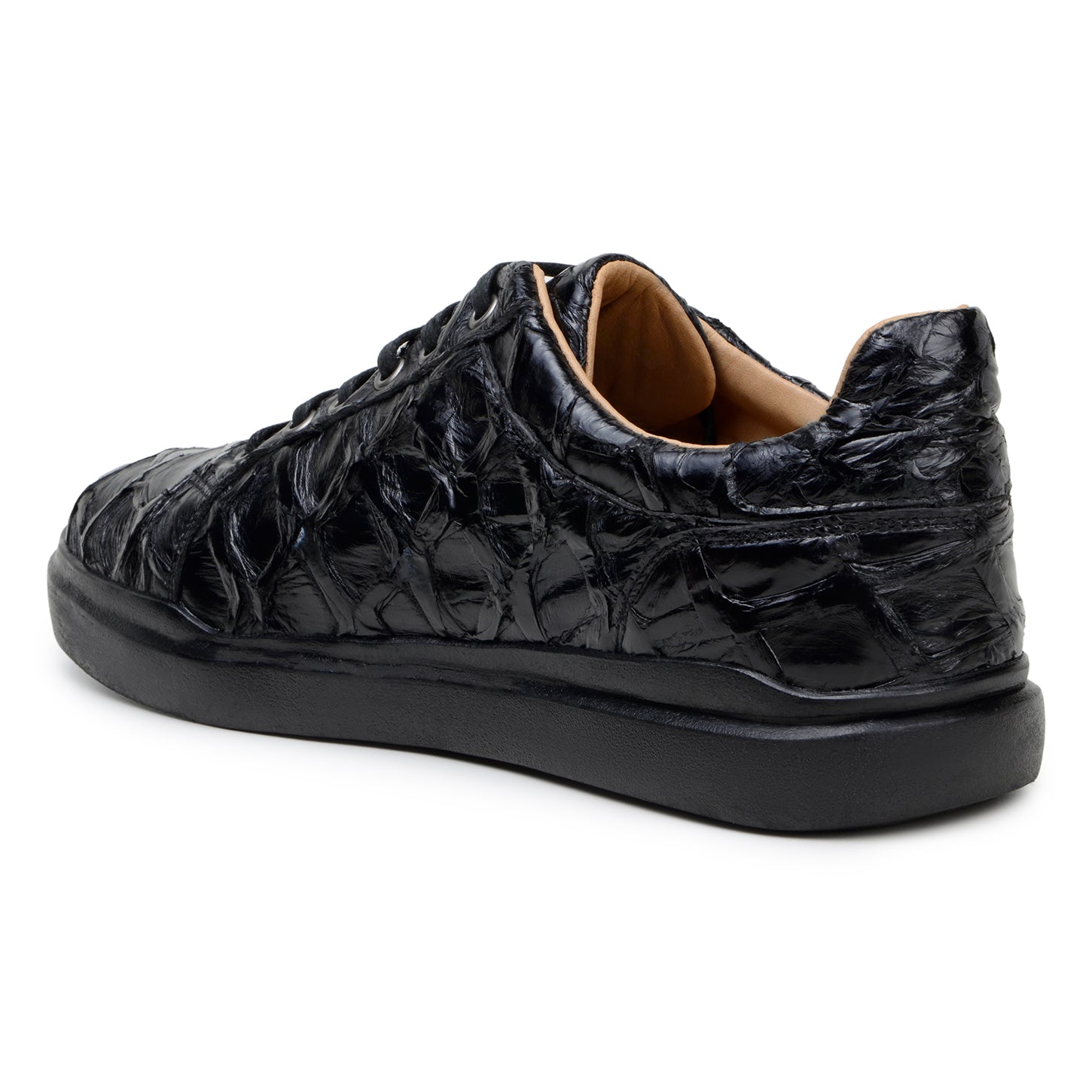 The BELVEDERE Kingstone BR02 is a black low-top lace-up sneaker featuring a genuine pirarucu leather upper with a textured, glossy, crinkled finish, black laces, and a black sole, shown in side profile.