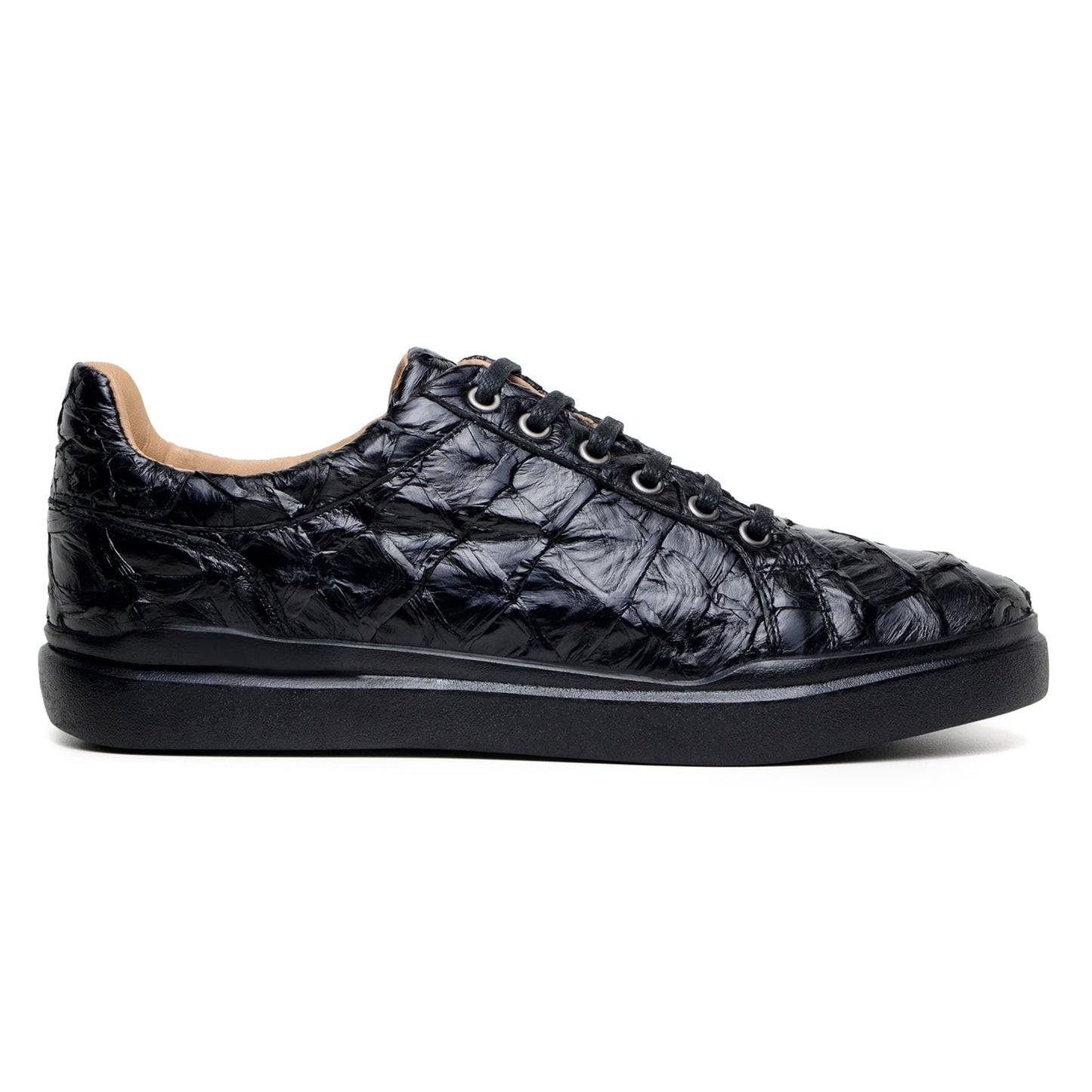The BELVEDERE Kingstone BR02 is a black low-top lace-up sneaker featuring a genuine pirarucu leather upper with a textured, glossy, crinkled finish, black laces, and a black sole, shown in side profile.