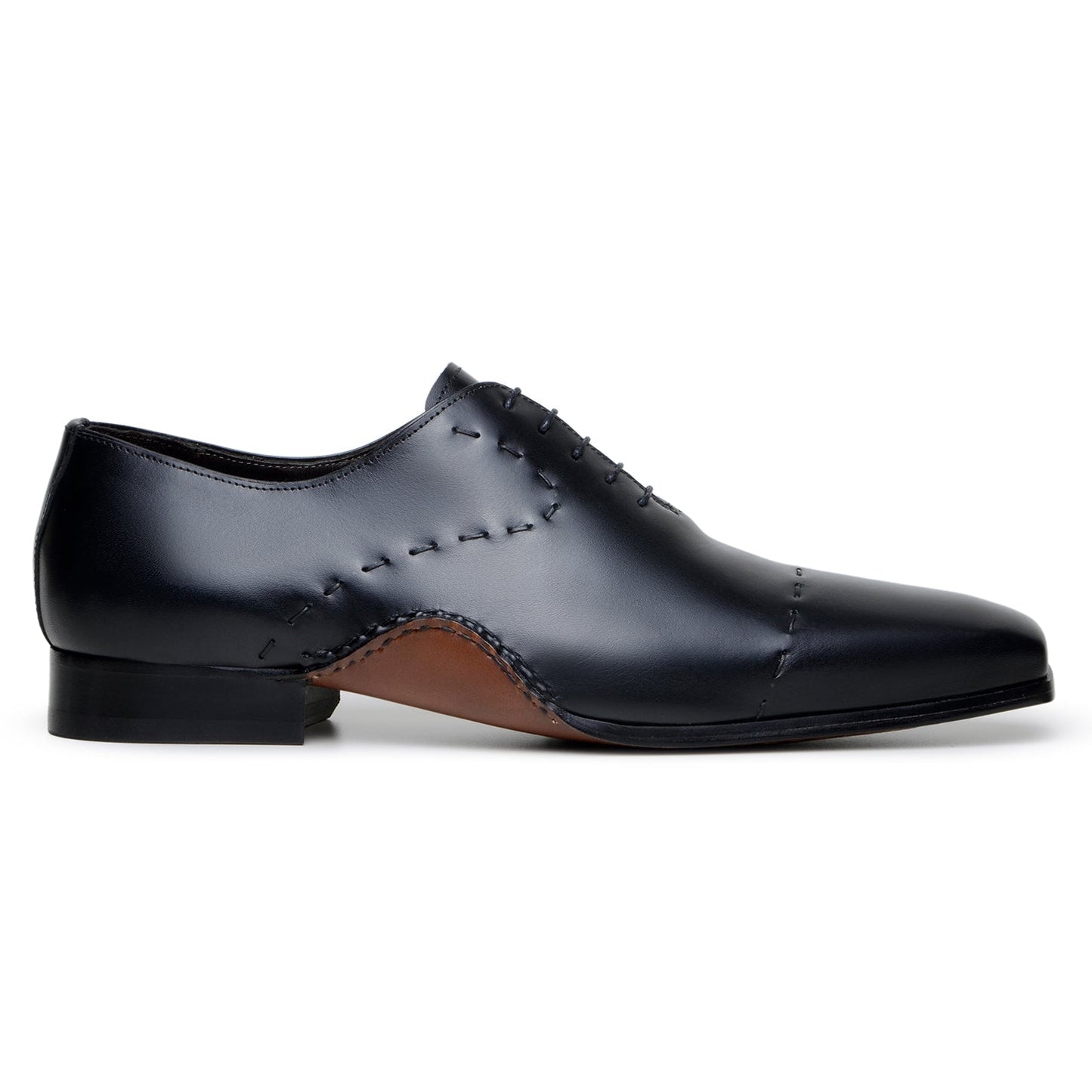 The BELVEDERE Belvedere - Maestro is a black Italian calf leather dress shoe with visible stitching, low heel, and smooth finish, handcrafted in Brazil using Opanka construction, shown in side profile on a white background.