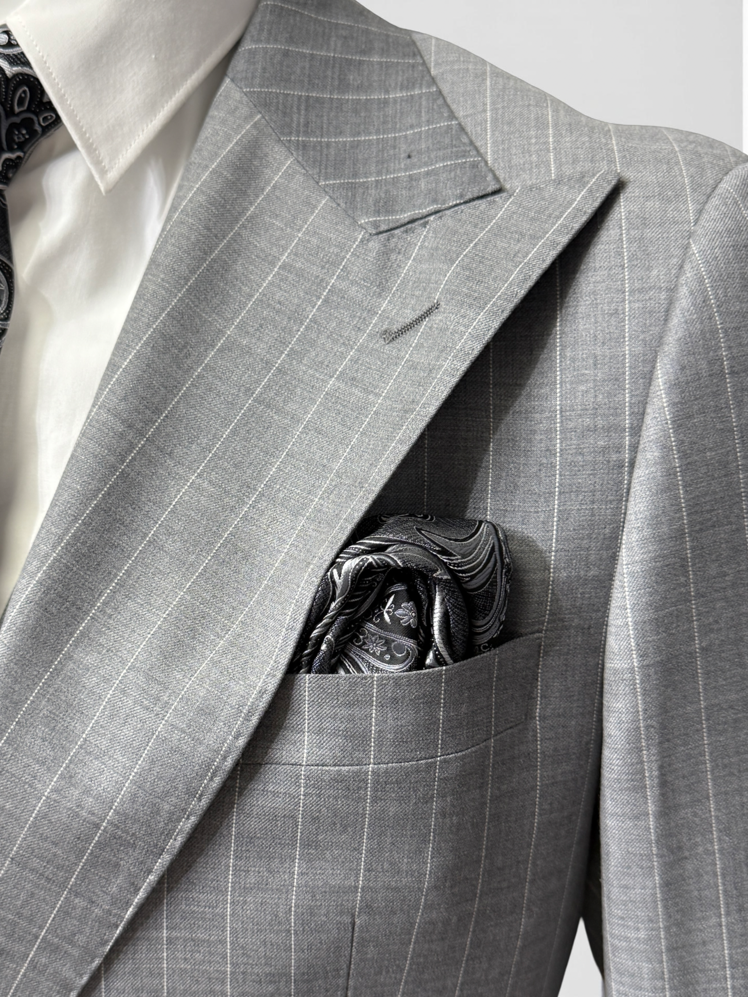 A mannequin wears the Tiglio Rosso Orvietto Grey Pinstripe Semi Wide Leg TL8012 suit with a matching vest, white dress shirt, and patterned tie, displayed against a plain background.