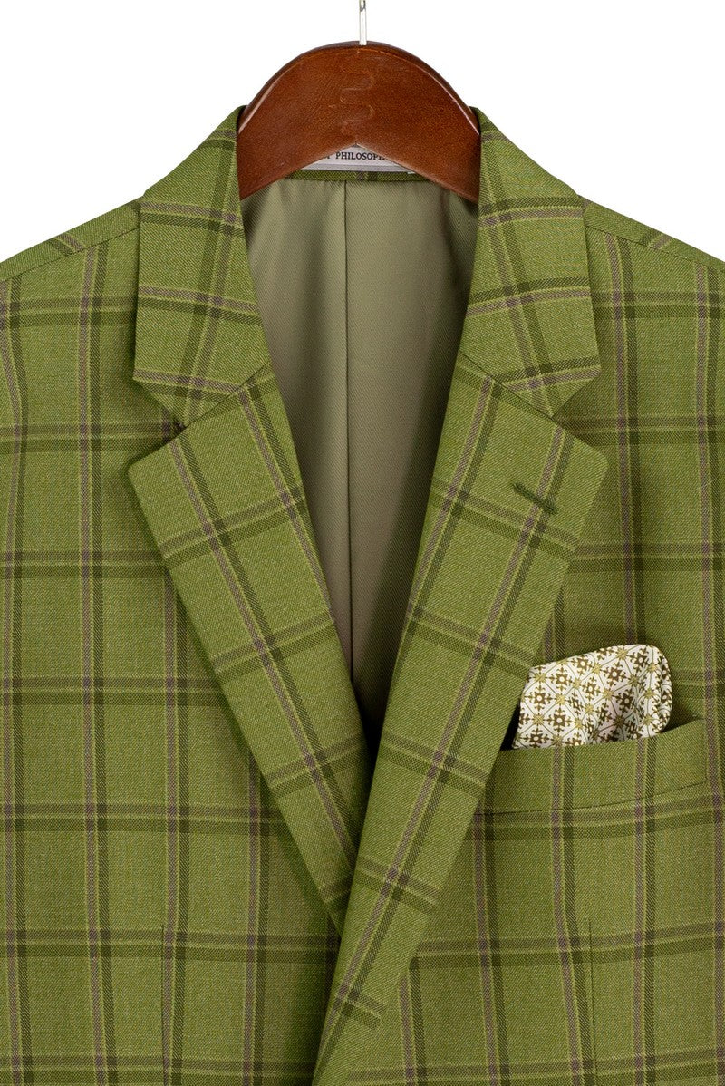 The Modern Fit Moss Windowpane Suit 3 Piece with Adjustable Waistband Pants F-MV2W4 by Vinci Suits is styled on a mannequin with a lavender shirt and yellow patterned tie.