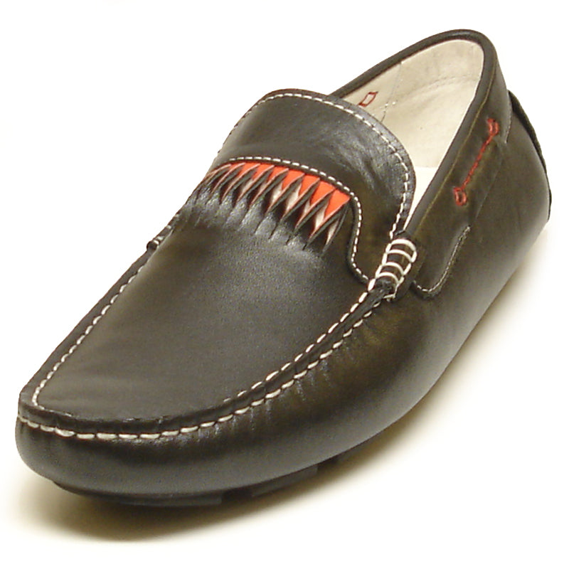 The FI-3085 Black Leather Encore by Fiesso Driving Shoes for men feature fashion-forward white stitching, red accents, and a bold zigzag design on the front upper. Crafted from genuine leather by Fiesso.