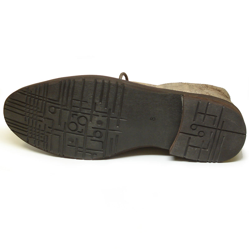 The FI-7002 Brown Encore by Fiesso is a genuine leather men’s boot featuring a scuffed look, dark brown laces, and low heel—classic Fiesso style for a rugged, timeless appeal.