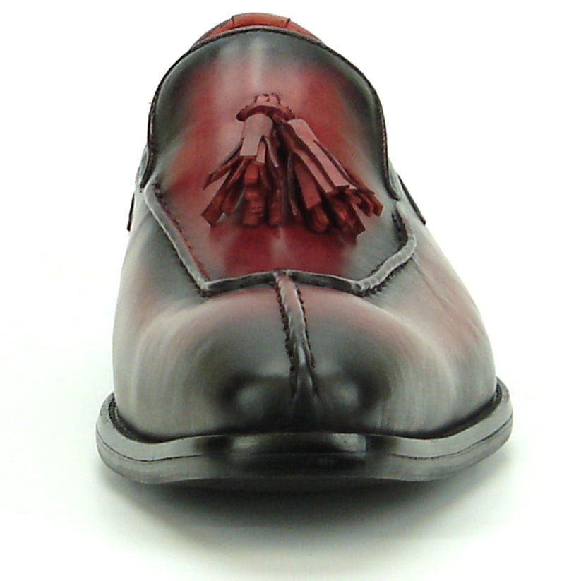 The FI-8701 Burgundy Encore by Fiesso is a handcrafted men’s loafer featuring rich burgundy leather with black accents, a tassel detail on the upper, and a low black heel—a true reflection of refined sophistication from Fiesso.