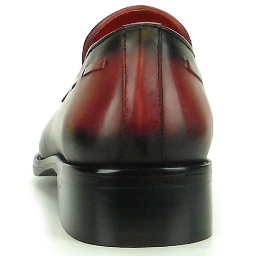 The FI-8701 Burgundy Encore by Fiesso is a handcrafted men’s loafer featuring rich burgundy leather with black accents, a tassel detail on the upper, and a low black heel—a true reflection of refined sophistication from Fiesso.