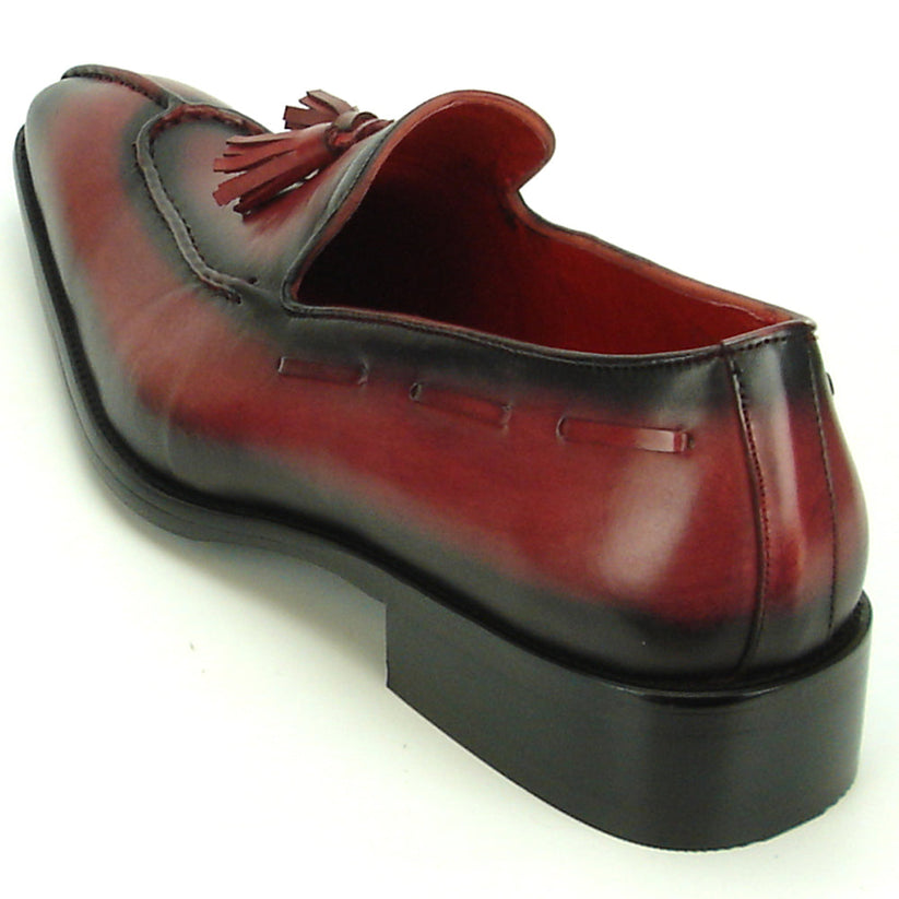 The FI-8701 Burgundy Encore by Fiesso is a handcrafted men’s loafer featuring rich burgundy leather with black accents, a tassel detail on the upper, and a low black heel—a true reflection of refined sophistication from Fiesso.
