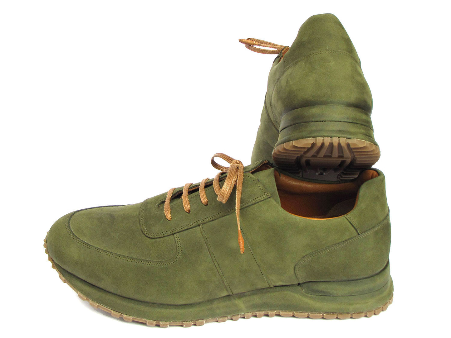 Discover the pinnacle of men's luxury fashion with Paul Parkman Men's Green Nubuck Sneakers - LP207GRB. These sneakers boast a refined green nubuck exterior, complemented by brown laces and a beige sole. Meticulously crafted on a made-to-order basis, each pair ensures a distinctive touch for every sophisticated gentleman.