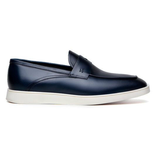 The BELVEDERE Belvedere - Maurizio Hybrid Penny Loafer Shoe in navy Nappa leather features a white rubber sole. Photographed from the side on a white background. Made in Brazil.