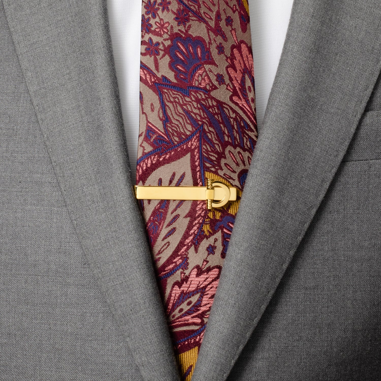 The Horse Bit Gold Stainless Steel Tie Bar from Cufflinks.com features a polished gold finish and decorative clasp, offering a refined men’s accessory inspired by classic horse bit design.