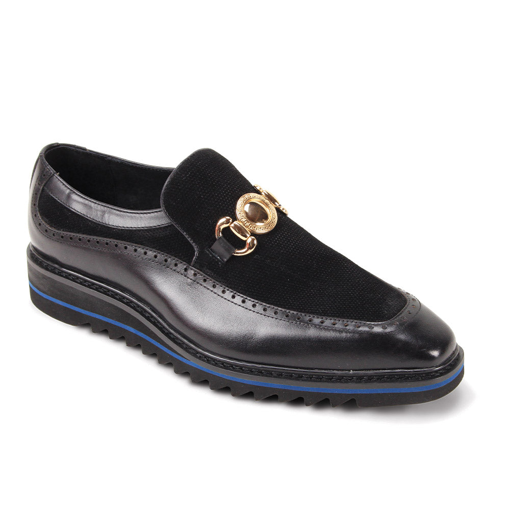 The GIOVANNI Giovanni Roger Black Leather Shoes are men's slip-on loafers featuring a gold buckle, moc toe, textured upper, leather sides, and a black sole with a blue stripe and ridged tread.