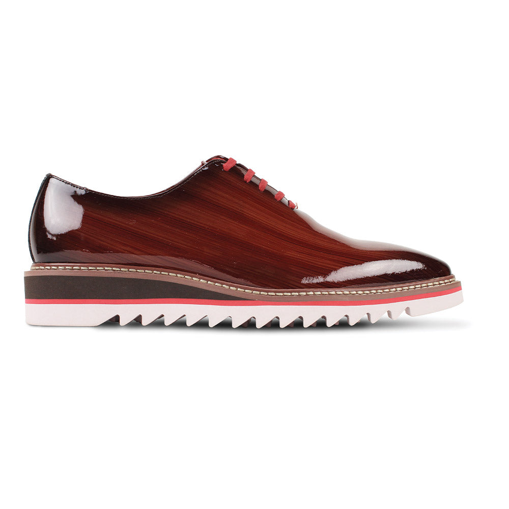 The GIOVANNI Giovanni Ruben Brown Patent Leather Shoes feature a glossy brown finish, red laces and interior, plus a thick lightweight white and brown serrated sole.