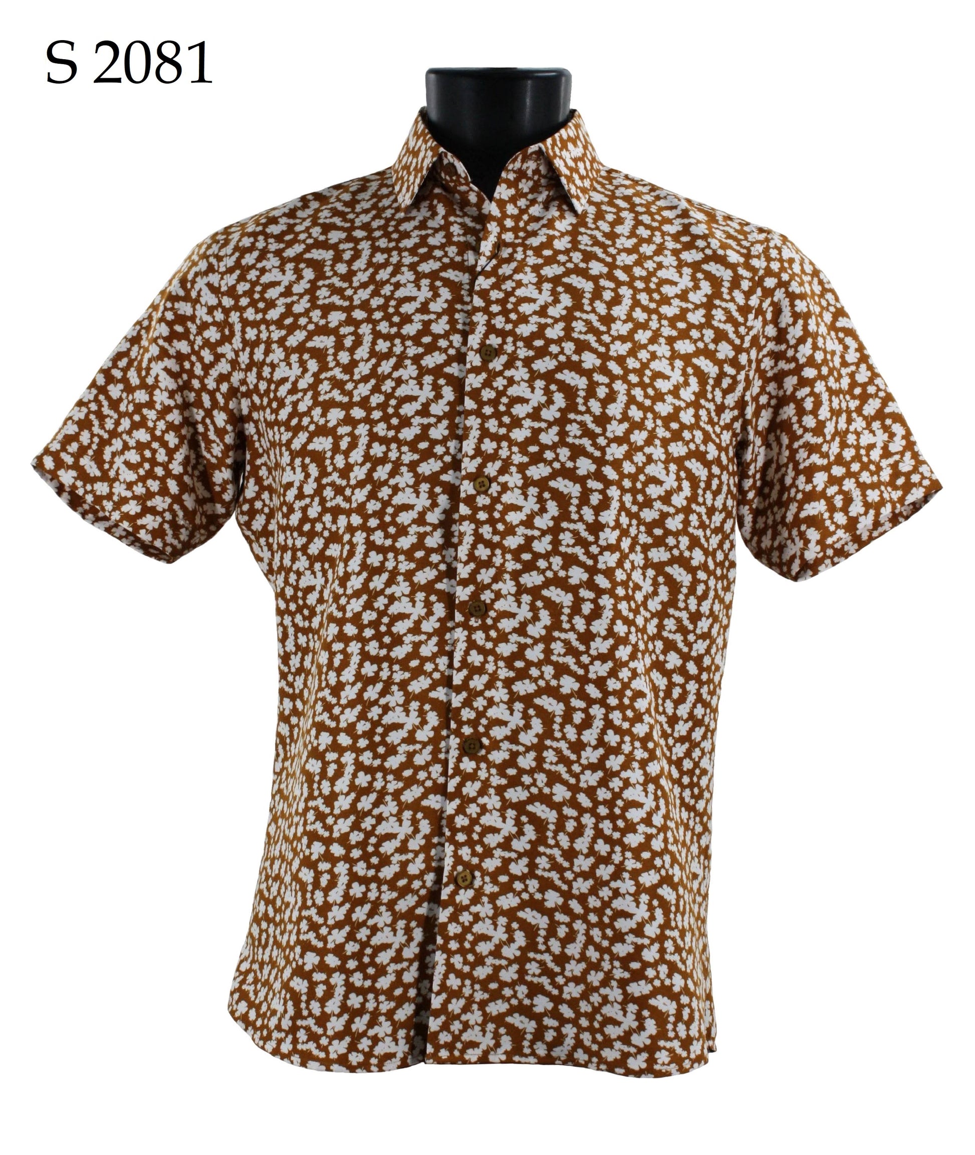 A Sangi Short Sleeve Shirt S 2081, featuring a brown and white pattern, is elegantly displayed on a mannequin. This modern fit shirt harmoniously combines style and comfort.