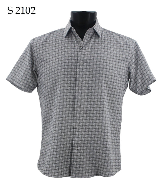 The Sangi Short Sleeve Shirt S 2102, featuring a modern fit and woven gray pattern, is elegantly displayed on a black mannequin torso.
