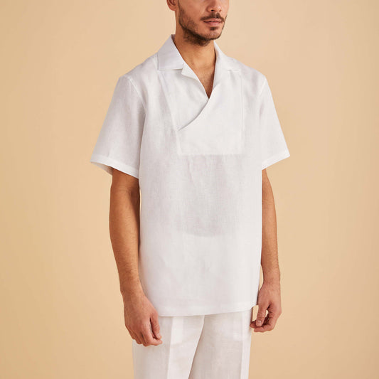 A person wearing the Inserch Linen Pull Over Shirt SS813-00002 White stands against a beige background.