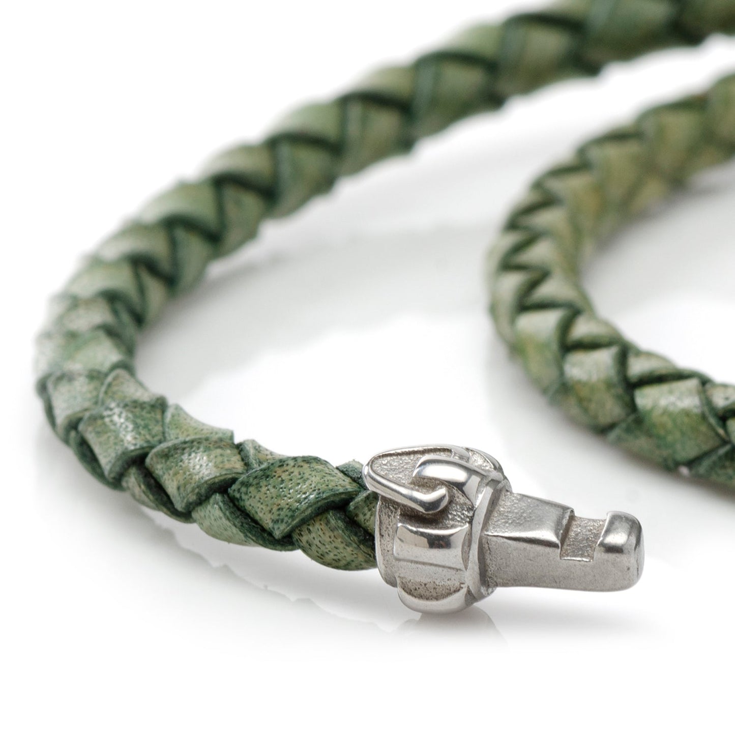 The Star Wars Luke Skywalker LIGHTSABER Bracelet by Cufflinks.com is a green men's leather bracelet with a metallic clasp inspired by Luke's lightsaber—ideal for any fan’s collection.