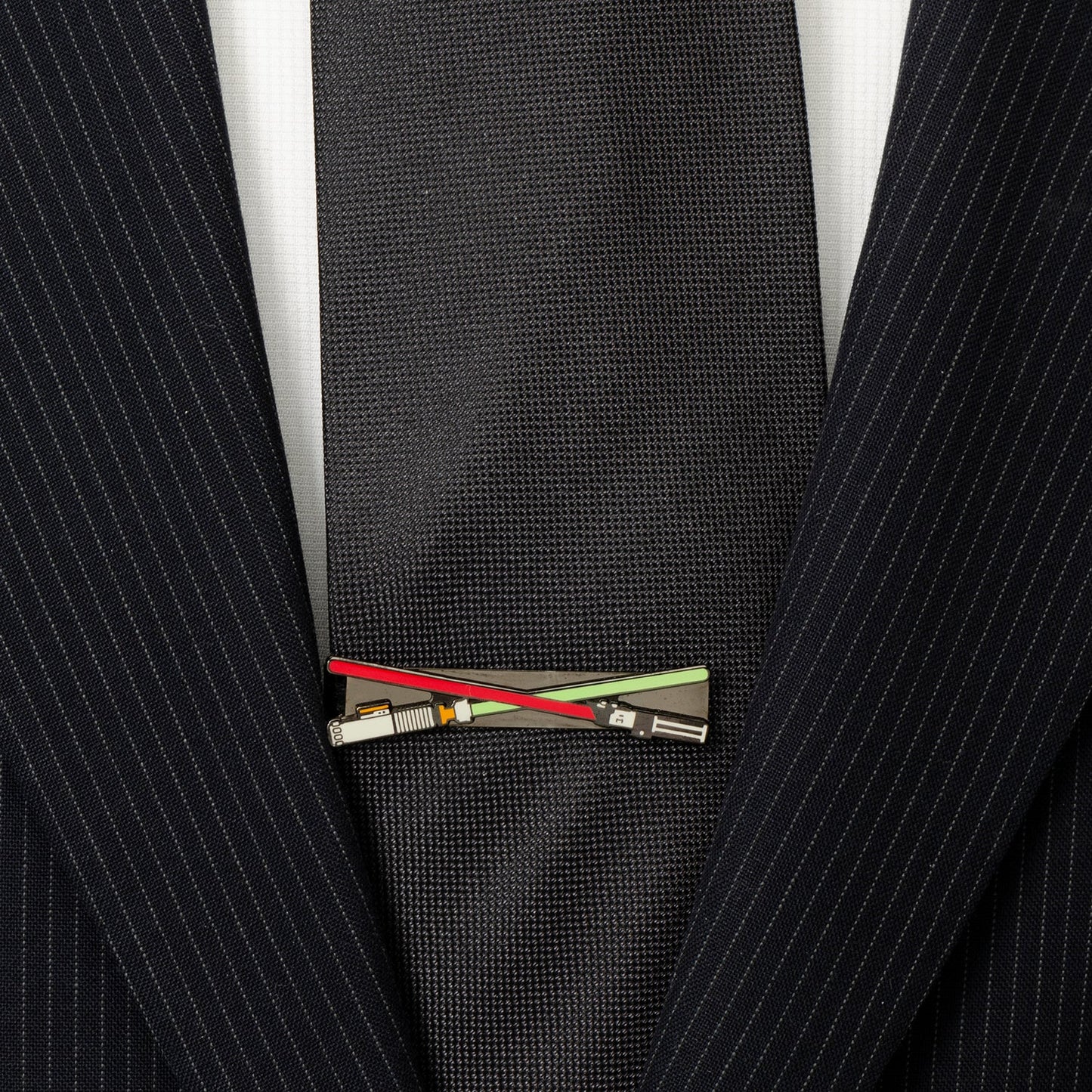 The Cufflinks.com Star Wars Darth Vader and Luke Skywalker LIGHTSABER Battle Tie Bar features crossed red and green lightsabers with black handles—a stylish accessory for any Star Wars fan.