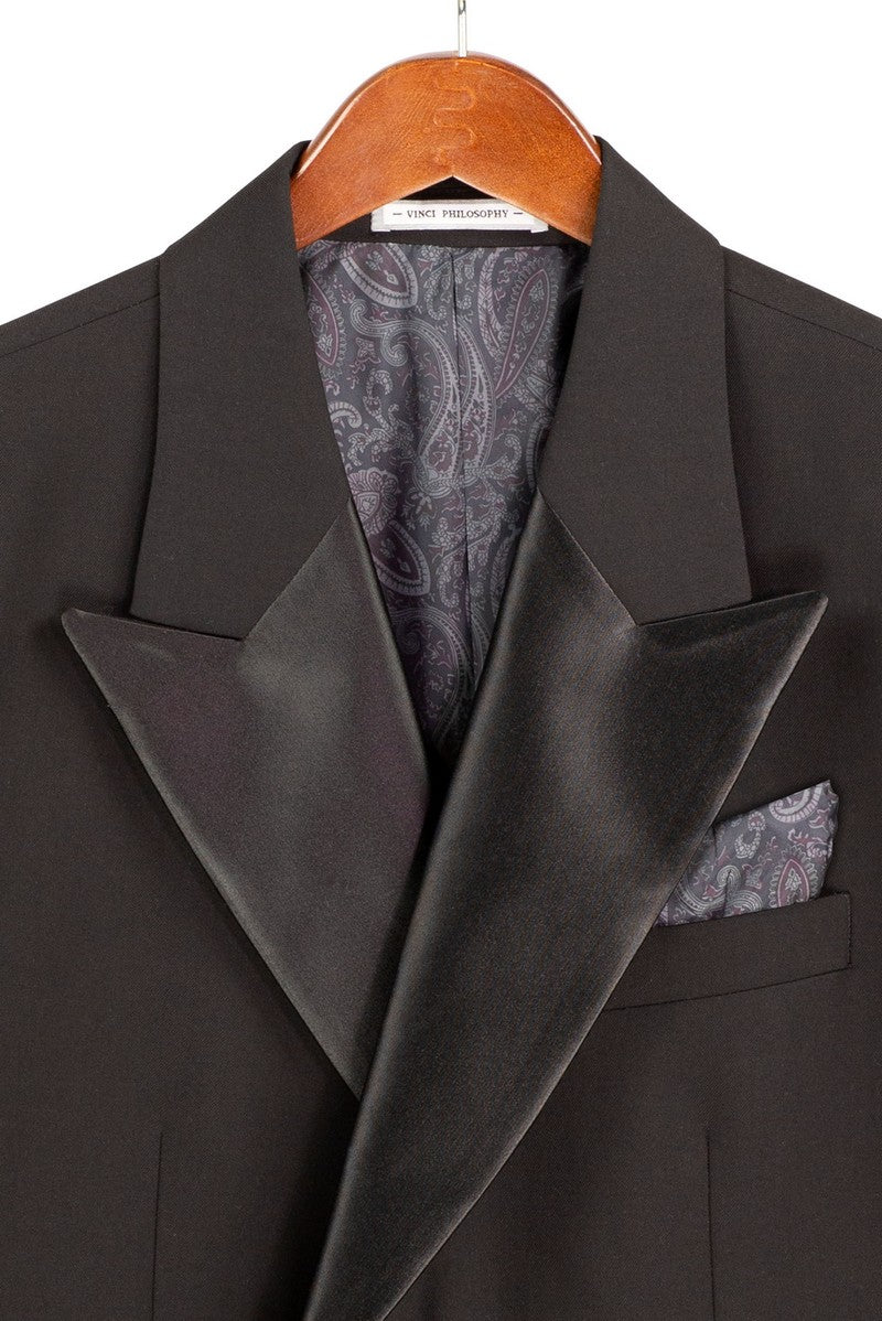The Vinci Suits Regular Fit Black 2 Piece Double Breasted Satin Lapel Tuxedo TDB-900 with a black bow tie and light pink dress shirt is displayed on a mannequin.