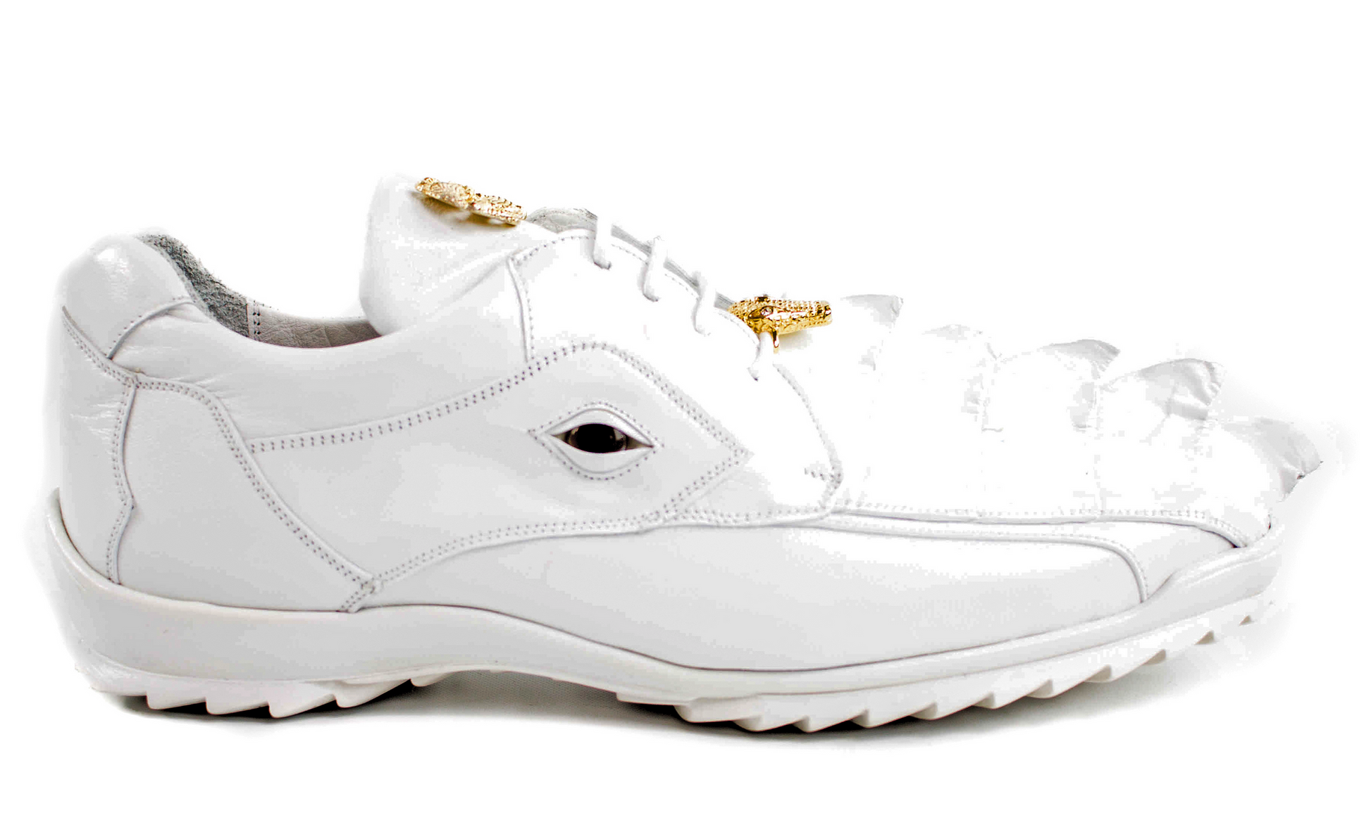 The BELVEDERE Belvedere - Vasco sneaker in white features sculpted toe detailing, gold-colored lace accents, and a comfortable soft leather lining. Made from genuine hornback and soft Italian calf leather.