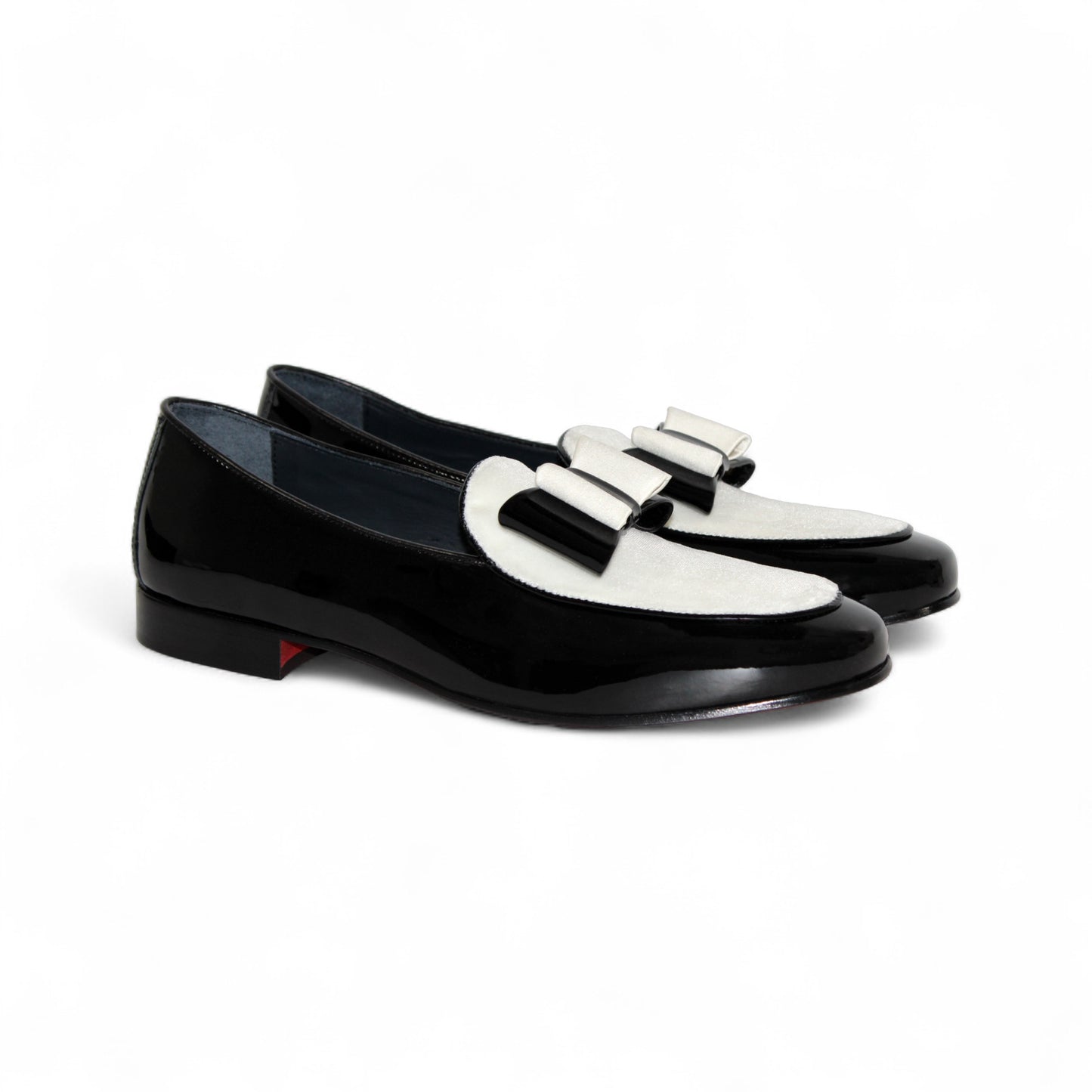 The Duca Di Matiste Duca Amalfi Black/White loafer, crafted in patent leather with a decorative bow, is part of our luxury collection and displayed in side profile against a white background.