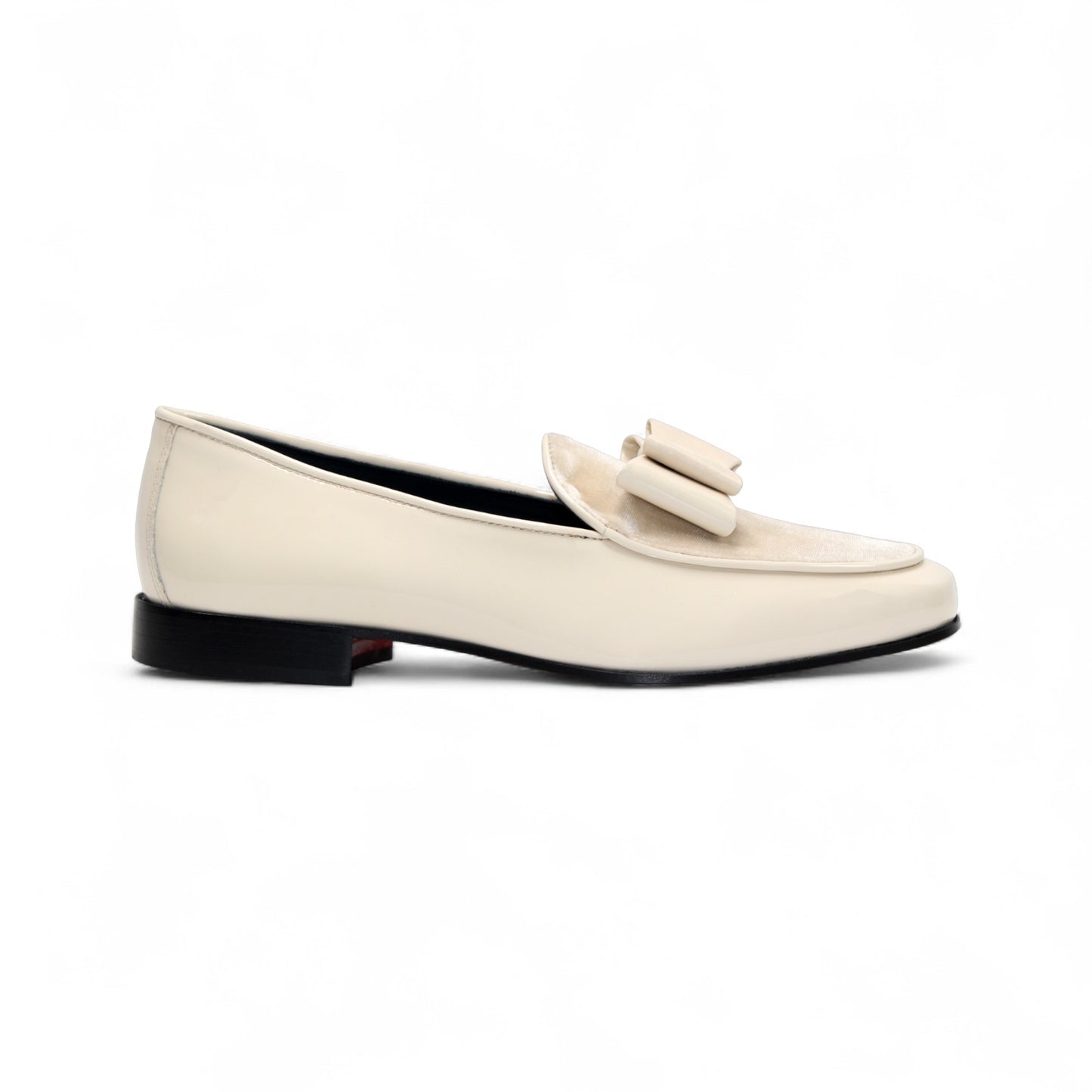The Duca Di Matiste Duca Amalfi Cream is a cream leather loafer inspired by Amalfi Italian style, featuring a low black heel and a decorative bow detail.
