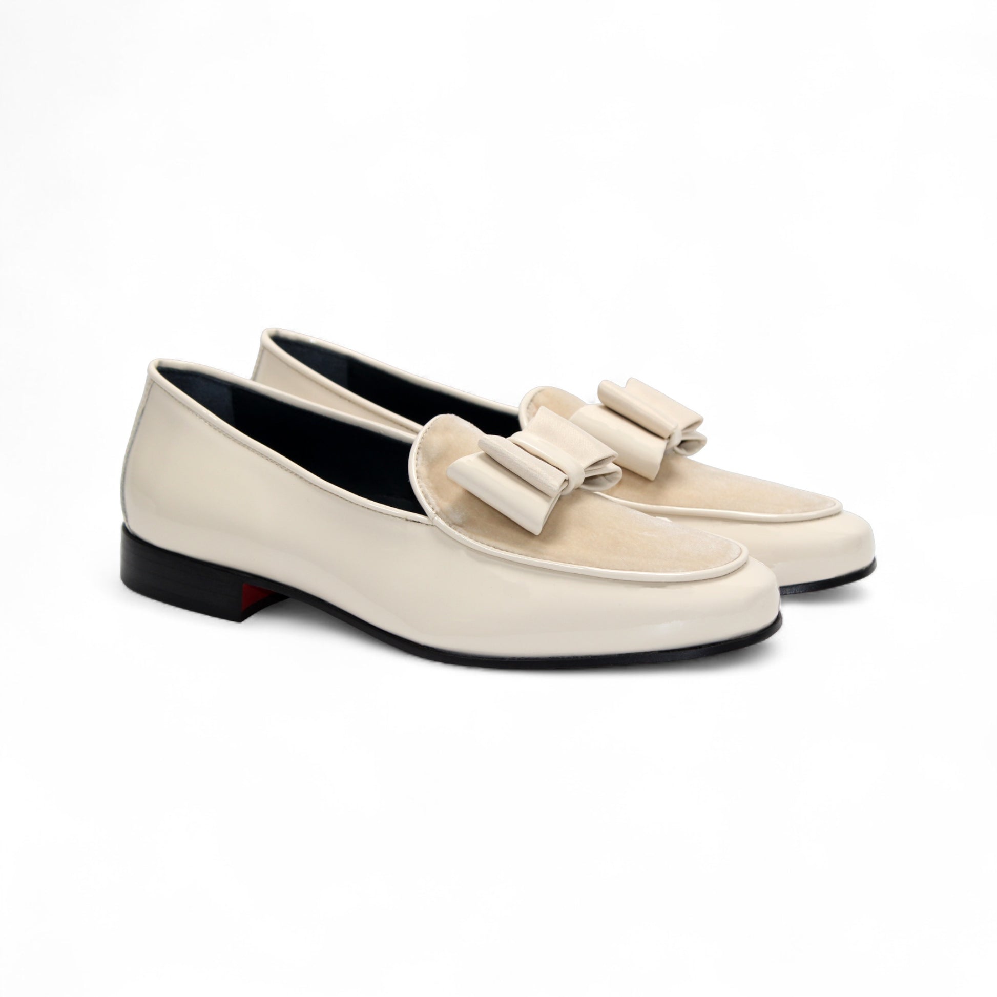 The Duca Di Matiste Duca Amalfi Cream is a cream leather loafer inspired by Amalfi Italian style, featuring a low black heel and a decorative bow detail.