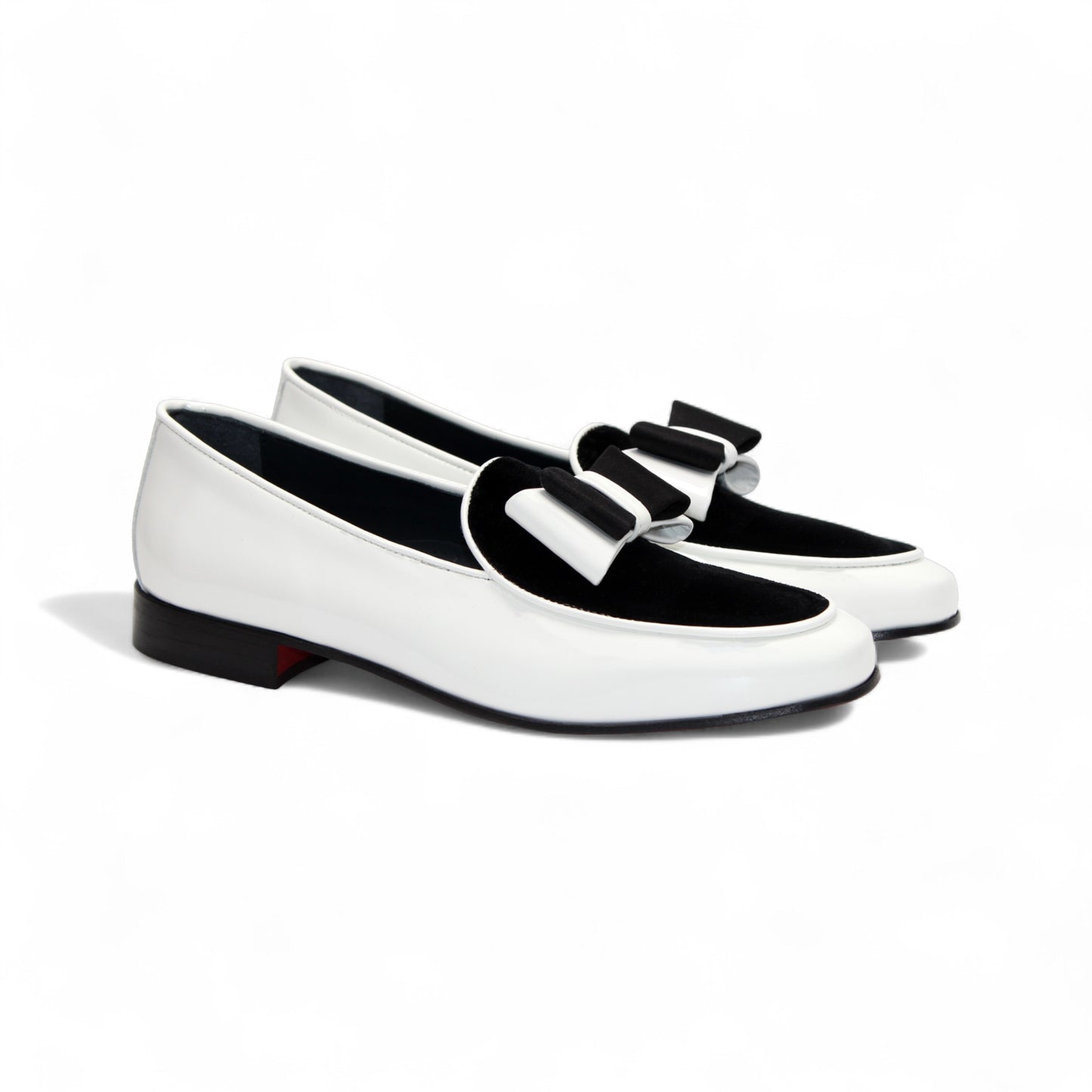 The Duca Di Matiste Duca Amalfi White/Black loafer features Italian-made white leather, a black sole, black upper detail, and a black and white bow, shown in side profile on a white background.