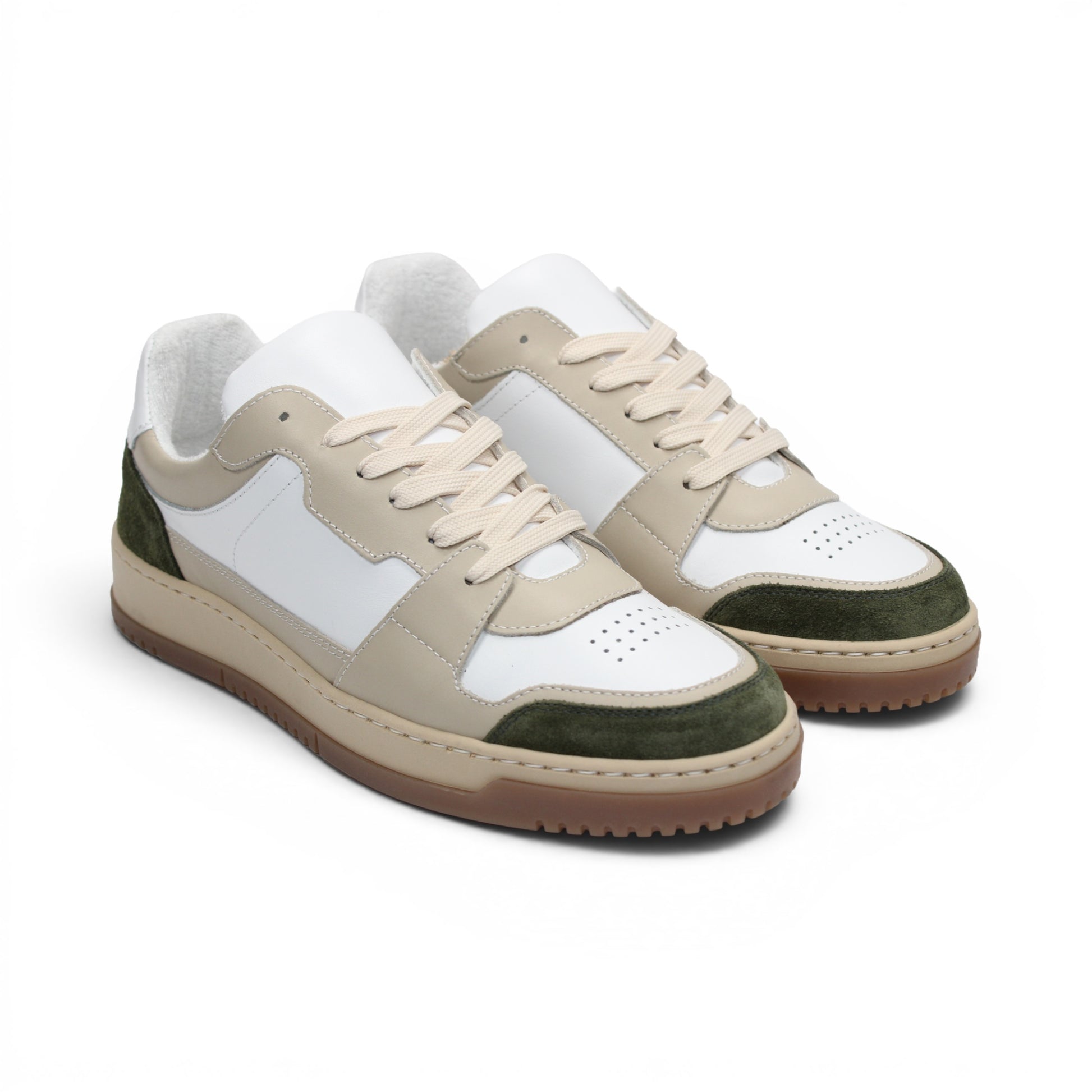 The Duca Di Matiste Duca DC80 Green Combo is a low-top Italian-crafted shoe in white, beige, and green calf leather and suede with beige laces and a light brown rubber sole, shown in side profile.